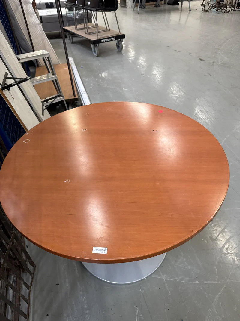 Tisch mit Mängel