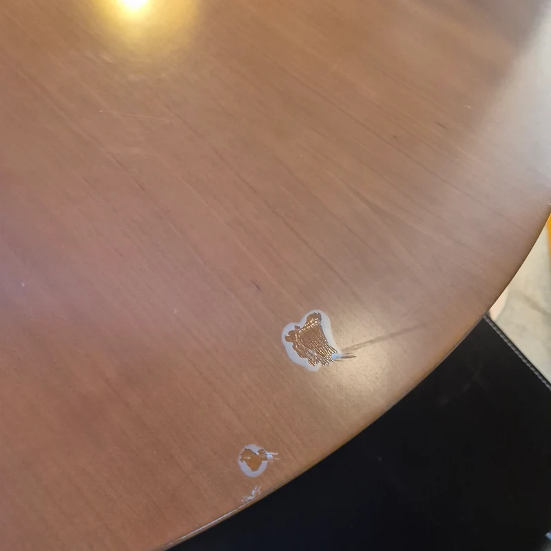 Tisch mit Mängel