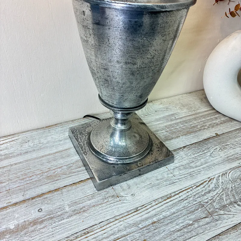Thomas Klotz Thomas Klotz Upcycling Tischlampe Urnen-Fuß Silber & Grüner Samtschirm Unikat Lampe