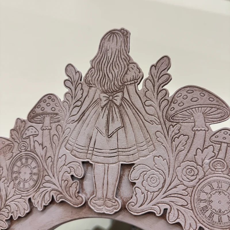 Thomas Klotz Upcycling Schminktisch „Alice im Wunderland“ Zartlila Lavendel Design Unikat