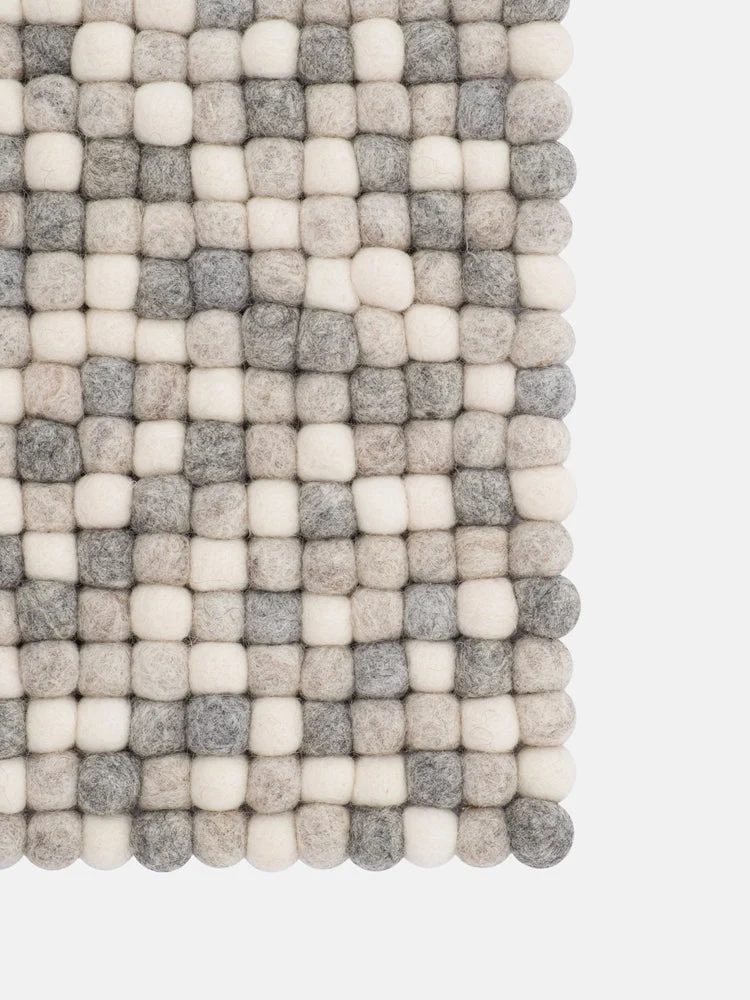Filzkugel Sitzauflage Hella 36x36 cm|Multi-Natur hell|von myfelt