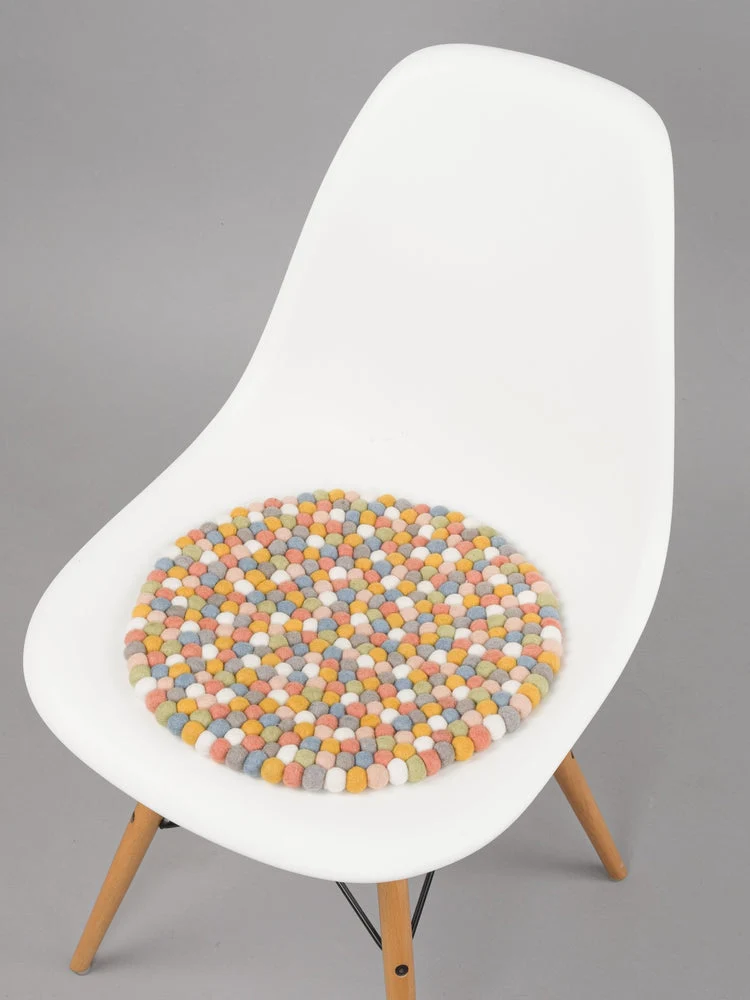 Filzkugel Sitzauflage Liese Rund|Matt-bunt|von myfelt|Ø36cm