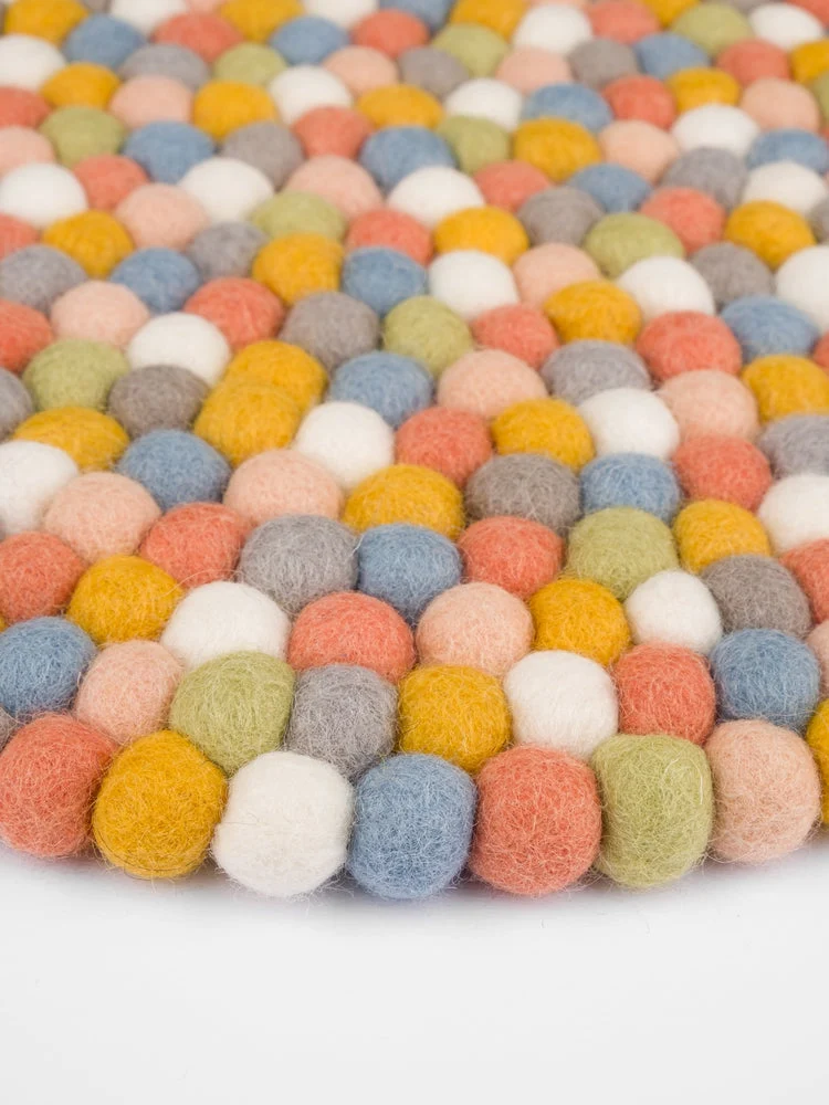Filzkugel Sitzauflage Liese Rund|Matt-bunt|von myfelt|Ø36cm