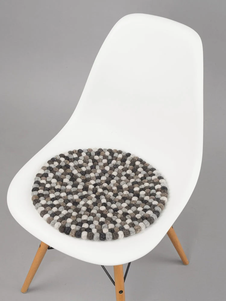 Filzkugel Sitzauflage Néla Rund|Multi-Natur dunkel|von myfelt|Ø36cm