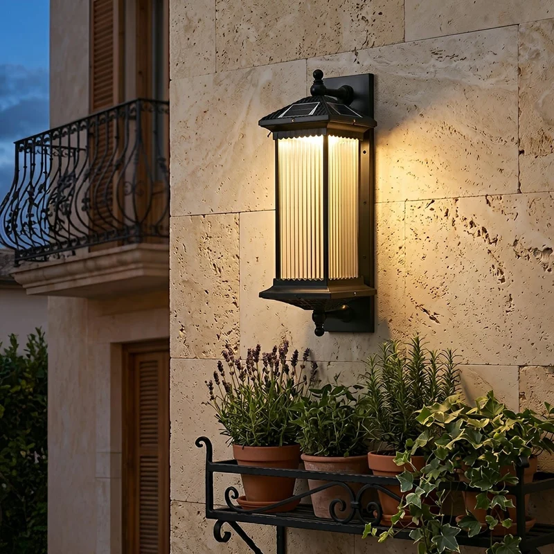 Zonne-energie Buitenwandlamp Aluminium Zwart Gestreepte Kap IP55 Waterdicht LED Verlichting Tuinverlichting | Sansoti