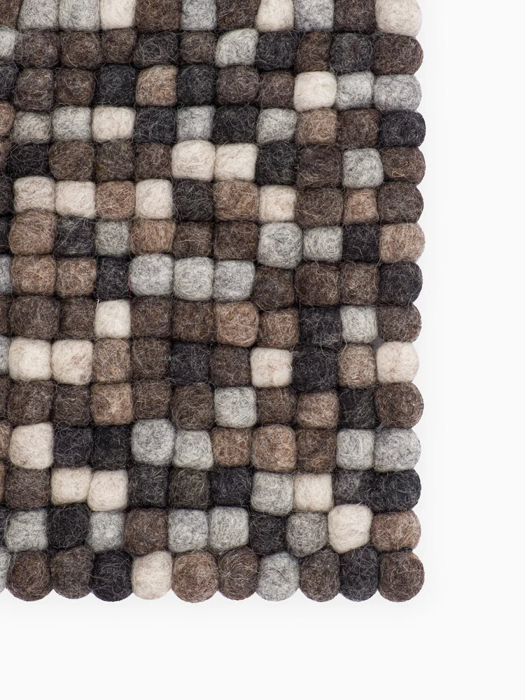 Filzkugel Sitzauflage Néla 36x36 cm|Multi-Natur dunkel|von myfelt