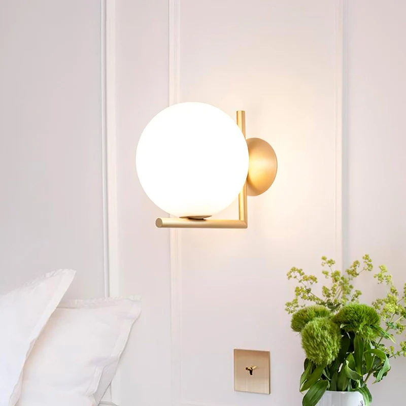 Wandlamp Geblazen Glas Opaline Bol Minimalistische Verlichting Zwart Goud Scandinavisch Design Sfeerlicht | Sansoti