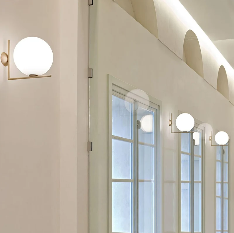 Wandlamp Geblazen Glas Opaline Bol Minimalistische Verlichting Zwart Goud Scandinavisch Design Sfeerlicht | Sansoti