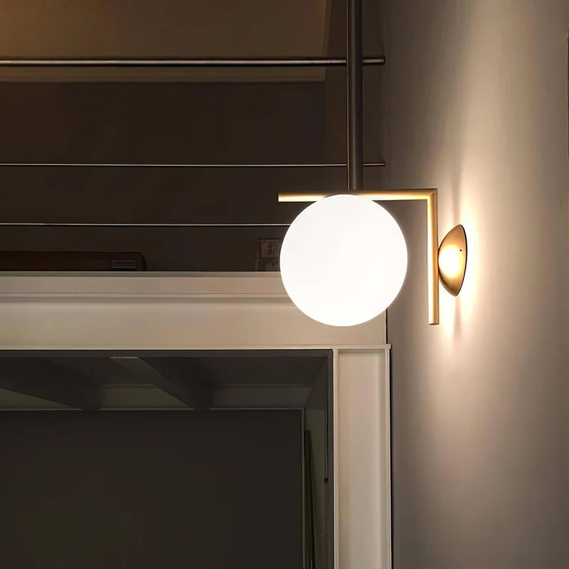 Wandlamp Geblazen Glas Opaline Bol Minimalistische Verlichting Zwart Goud Scandinavisch Design Sfeerlicht | Sansoti
