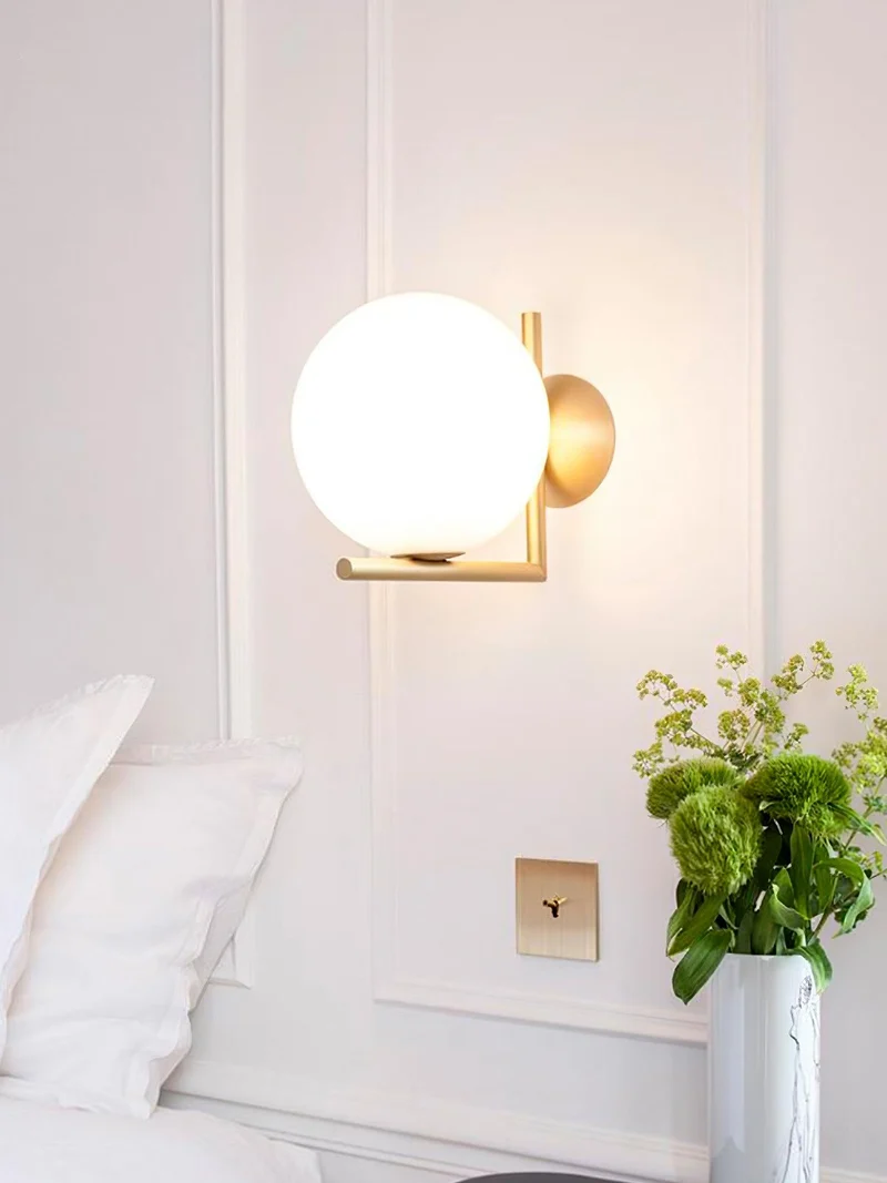 Wandlamp Geblazen Glas Opaline Bol Minimalistische Verlichting Zwart Goud Scandinavisch Design Sfeerlicht | Sansoti