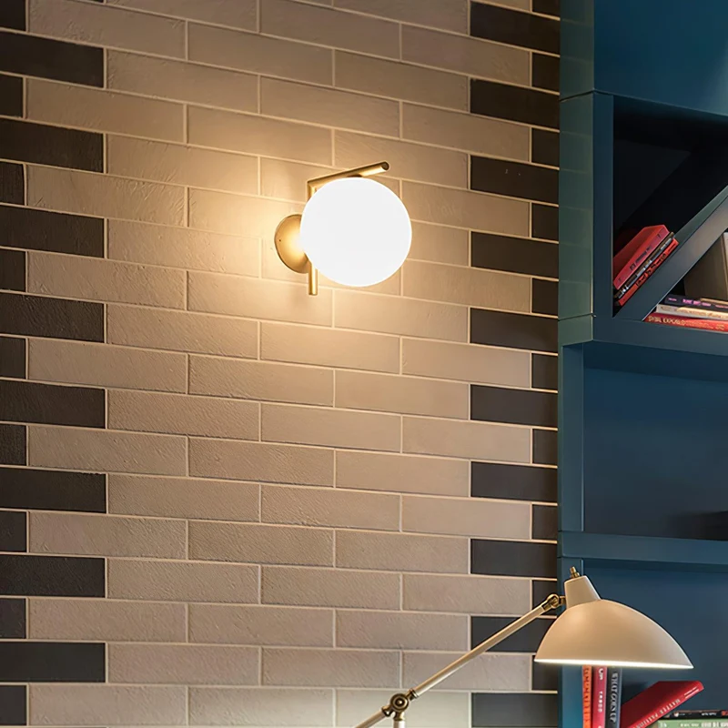 Wandlamp Geblazen Glas Opaline Bol Minimalistische Verlichting Zwart Goud Scandinavisch Design Sfeerlicht | Sansoti