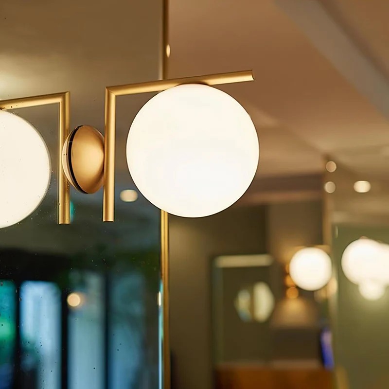 Wandlamp Geblazen Glas Opaline Bol Minimalistische Verlichting Zwart Goud Scandinavisch Design Sfeerlicht | Sansoti