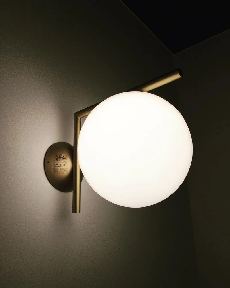 Wandlamp Geblazen Glas Opaline Bol Minimalistische Verlichting Zwart Goud Scandinavisch Design Sfeerlicht | Sansoti