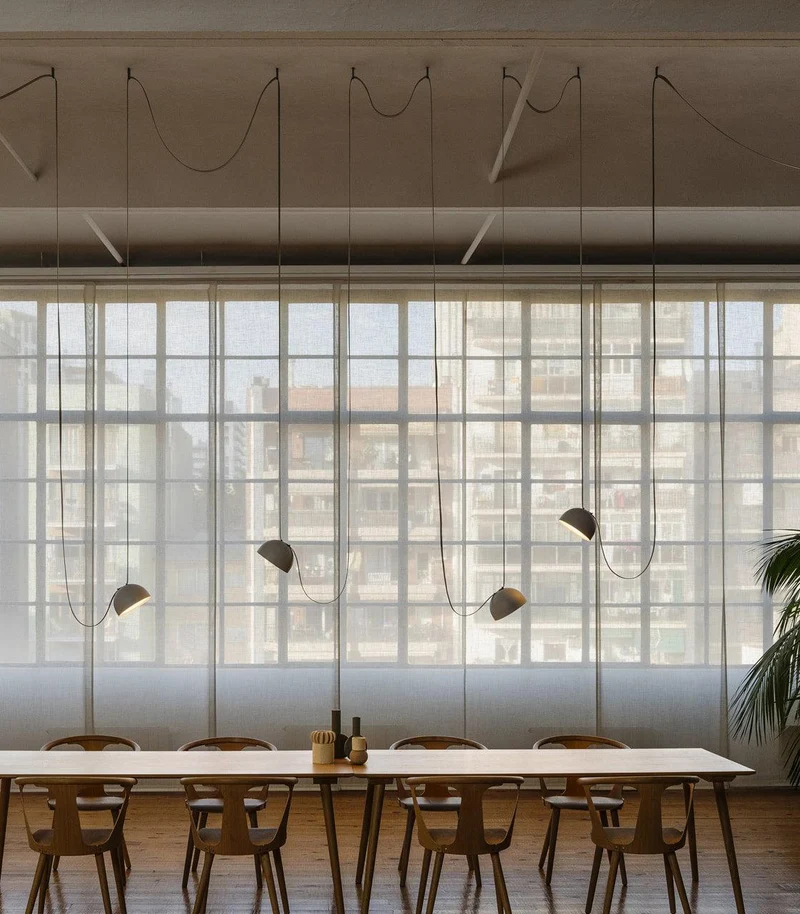 Hedendaagse Hanglamp met Verstelbare Riemen LED Zwart Oranje 1 3 5 Lichtpunten Glazen Bol Eetkamer Woonkamer | Sansoti
