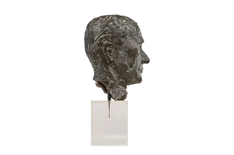 Casa Padrino Luxus Deko Skulptur Bronzefigur Bronze / Braun 15 x 23 x H. 45 cm - Massive Bronzeskulptur auf Plexiglas Sockel - Luxus Deko Accessoires