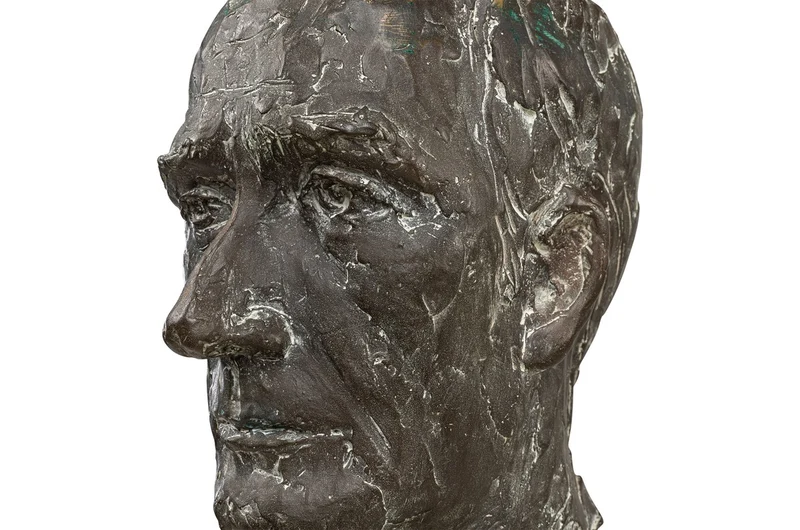 Casa Padrino Luxus Deko Skulptur Bronzefigur Bronze / Braun 15 x 23 x H. 45 cm - Massive Bronzeskulptur auf Plexiglas Sockel - Luxus Deko Accessoires