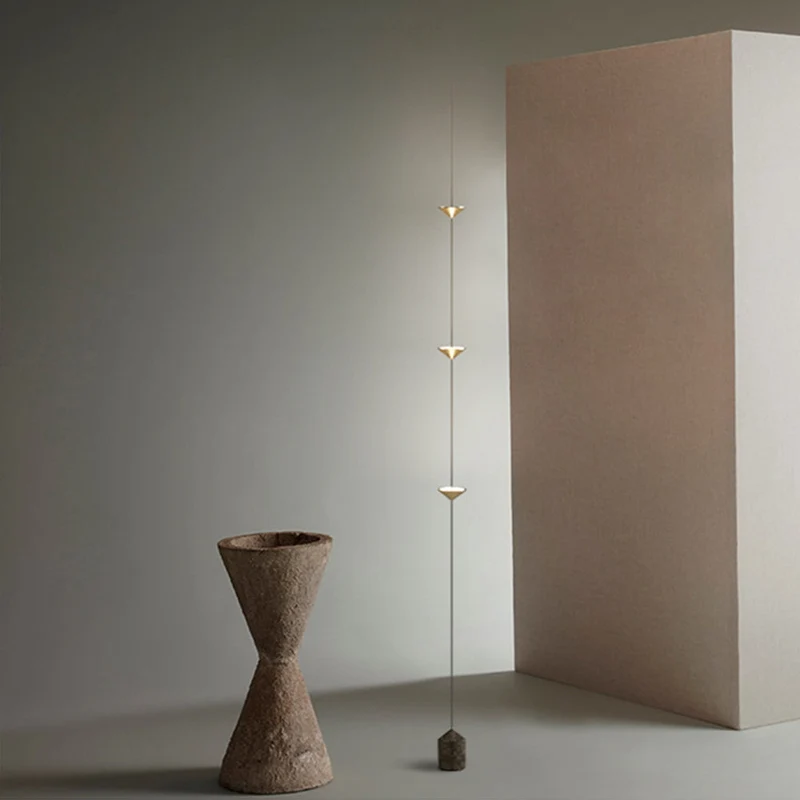 Sculpturale Hanglamp met Drie Conische Kappen Natuurstenen Voetstuk LED Warm Licht Modern Design Woonkamer | Sansoti