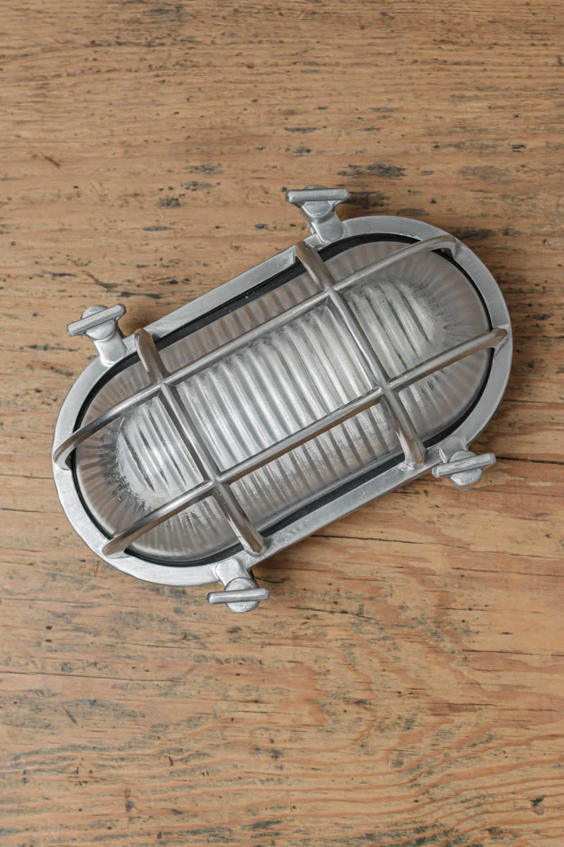 Ovale Buitenwandlamp met Beschermkooi en Geribbeld Glas – Vintage Nautisch Design – IP64 Waterdicht | Sansoti