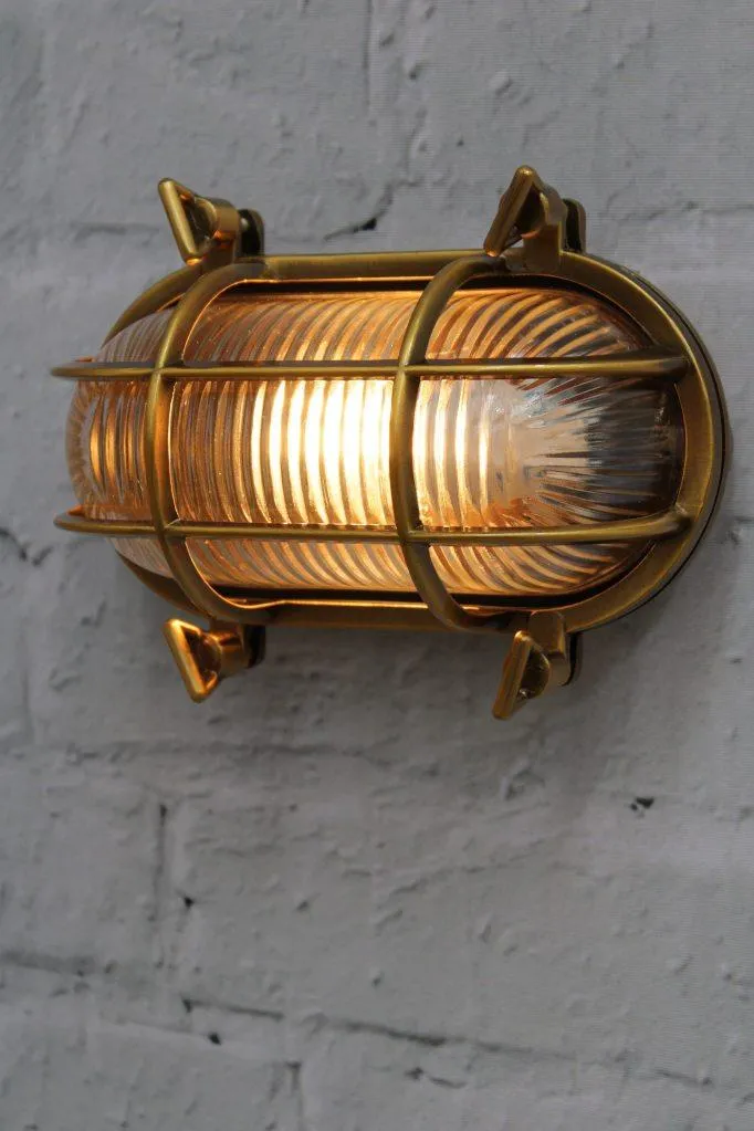 Ovale Buitenwandlamp met Beschermkooi en Geribbeld Glas – Vintage Nautisch Design – IP64 Waterdicht | Sansoti