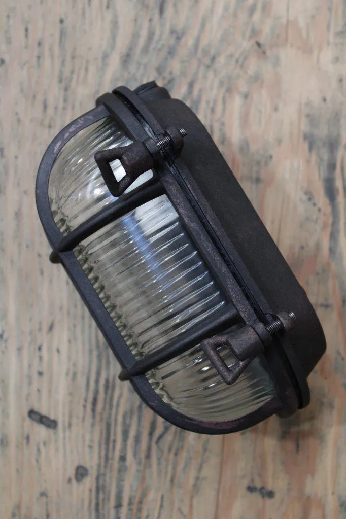 Ovale Buitenwandlamp met Beschermkooi en Geribbeld Glas – Vintage Nautisch Design – IP64 Waterdicht | Sansoti