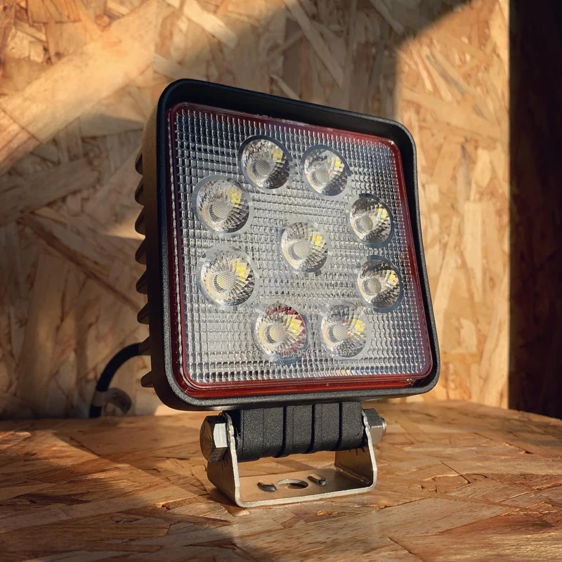 Quadratische 27-W-Flutlampe von LED Autolamps
