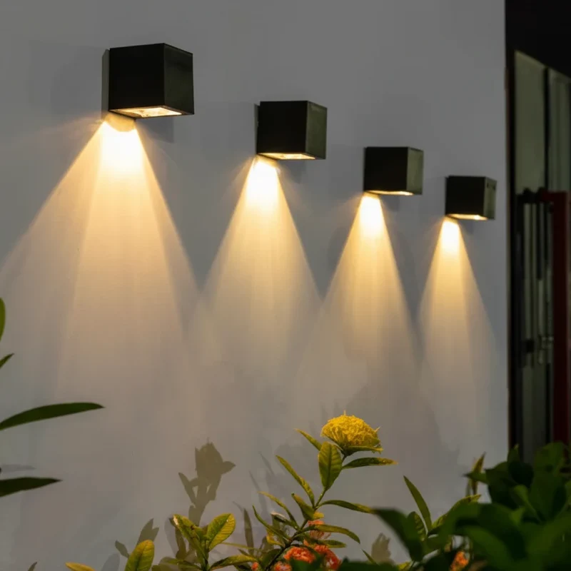 Vierkante Solarwandlamp ABS 8x8cm Warmwit LED Buitenverlichting Tuinpad Terras IP65 Oplaadbaar Waterdicht | Sansoti