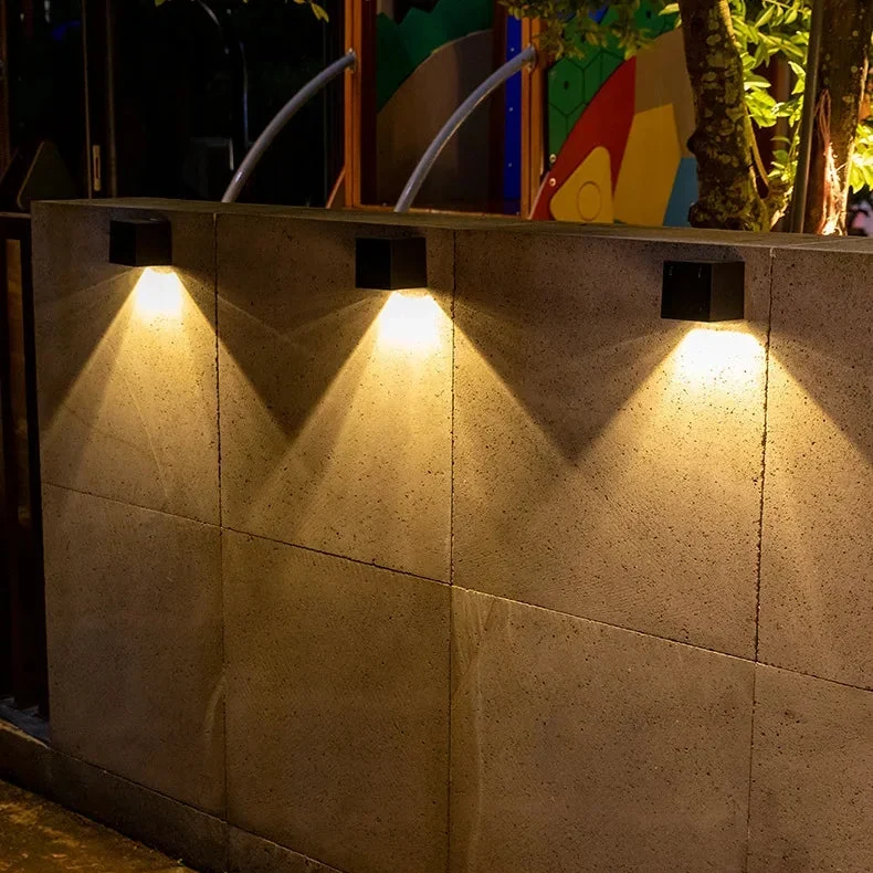 Vierkante Solarwandlamp ABS 8x8cm Warmwit LED Buitenverlichting Tuinpad Terras IP65 Oplaadbaar Waterdicht | Sansoti