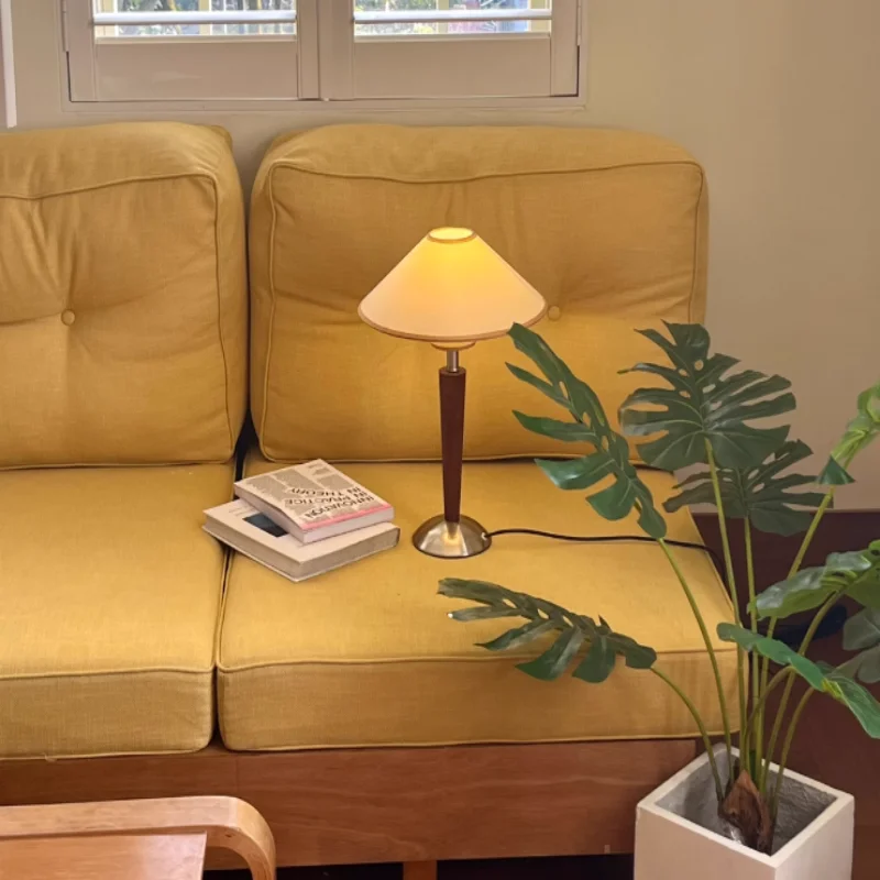 Kegelkap Tafellamp met Houten Voet Stof Scandinavisch Design Slaapkamer Woonkamer Leeslamp LED Verlichting | Sansoti