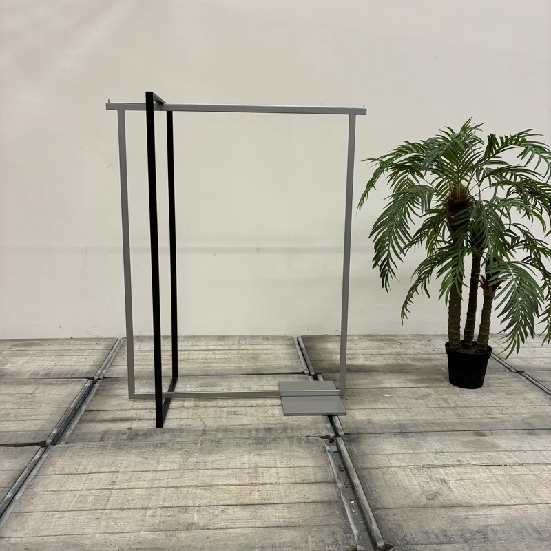 Kleiderständer Design-Ständer Metall Schwarz Silber modern Gebraucht