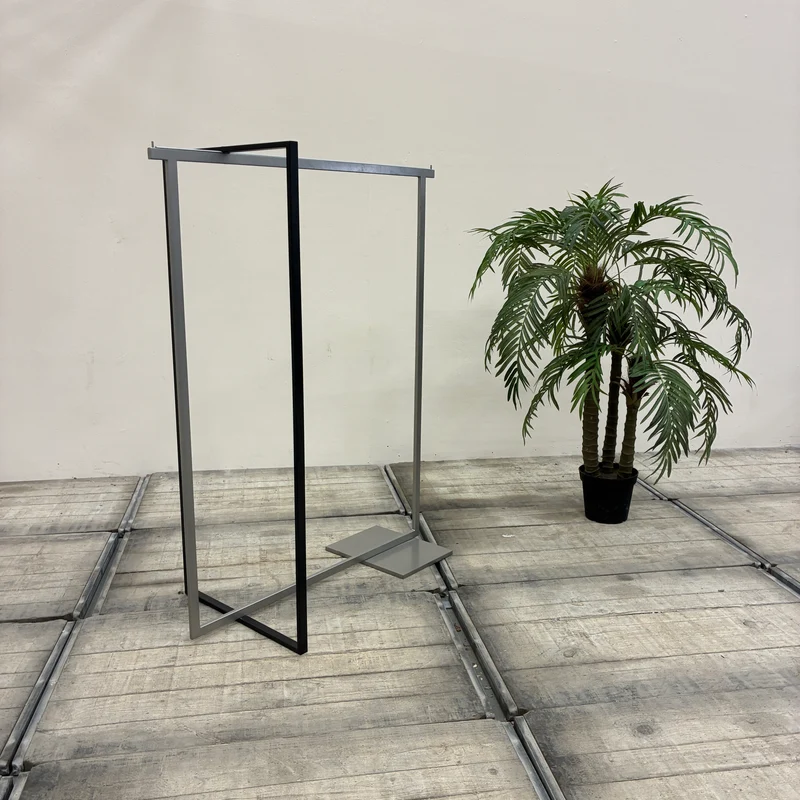 Kleiderständer Design-Ständer Metall Schwarz Silber modern Gebraucht