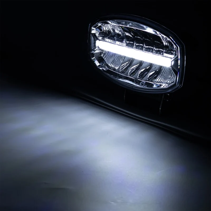 LED-Spot-Fernscheinwerfer mit Tagfahrlicht