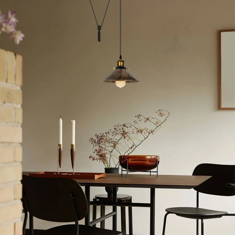 Höhenverstellbare Vintage Pendelleuchte mit Flaschenzug ~3188