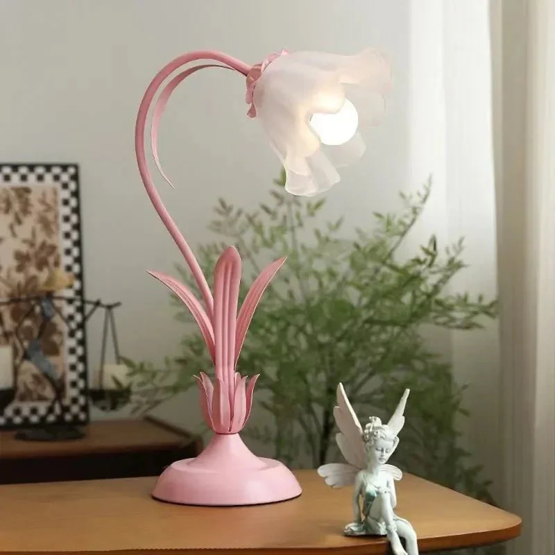 Vintage Tafellamp met Bloemenpatroon Metalen Voet E27 Fitting 50cm Hoog Sfeervol Licht Slaapkamer Woonkamer | Sansoti