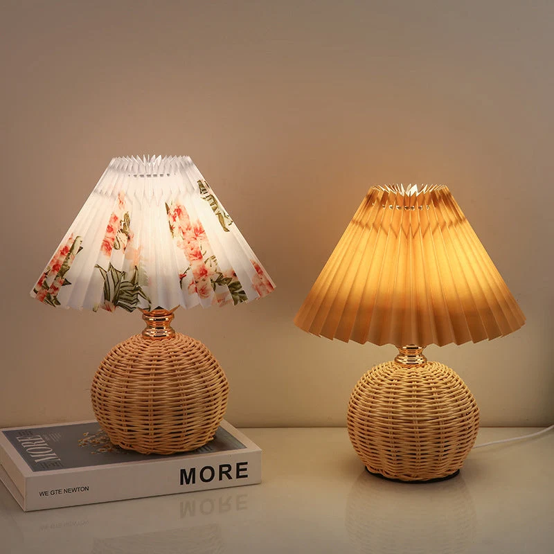 Rotan Tafellamp met Geplisseerde Stoffen Kap Dimbaar LED 3W USB Bureaulamp Sfeervol Scandinavisch Design | Sansoti