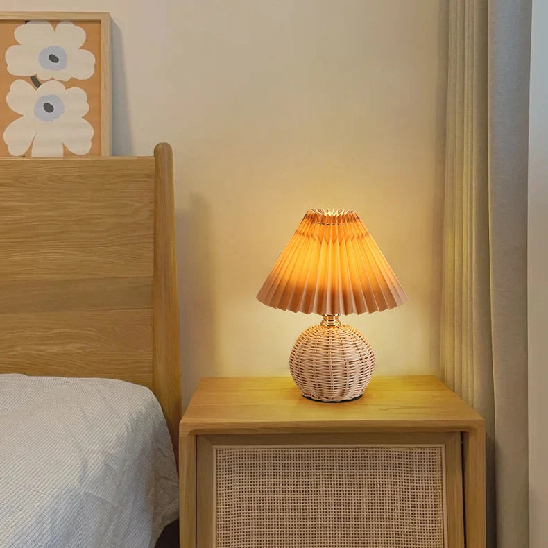 Rotan Tafellamp met Geplisseerde Stoffen Kap Dimbaar LED 3W USB Bureaulamp Sfeervol Scandinavisch Design | Sansoti
