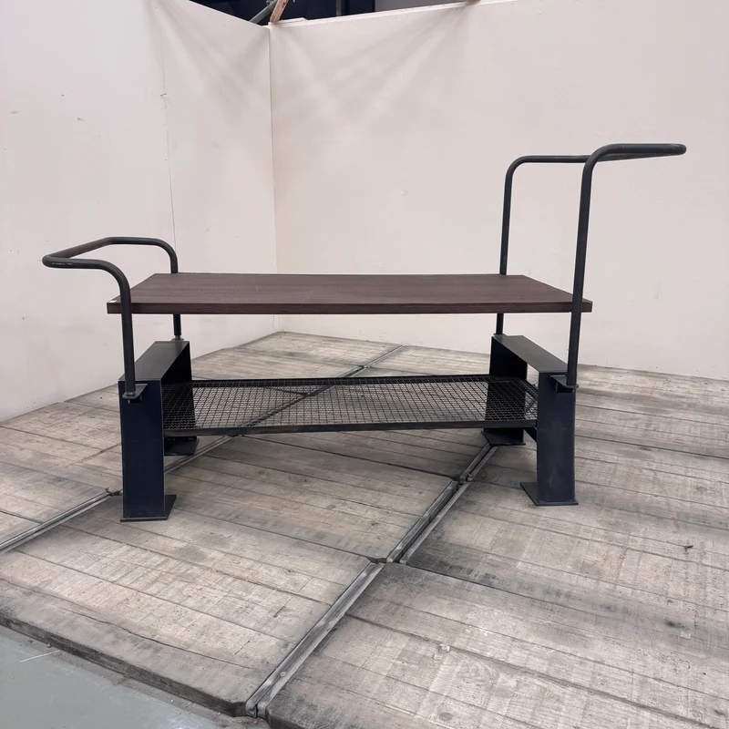 Vintage Industrial Präsentationstisch Holz & Metall Verkaufstisch Tisch Gebraucht