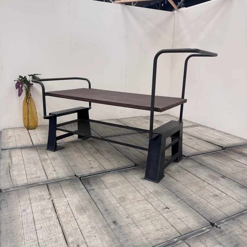 Vintage Industrial Präsentationstisch Holz & Metall Verkaufstisch Tisch Gebraucht