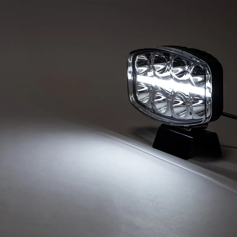 Voll-LED-Fernscheinwerfer mit Mittelstreifen-Standlicht