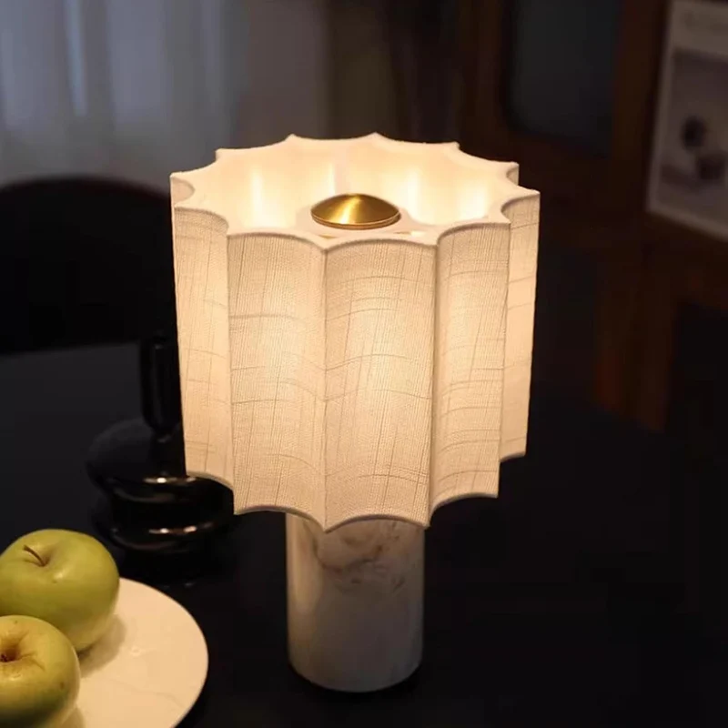 Oplaadbare Tafellamp Marmer met Linnen Kap Dimbaar Snoerloos LED Lamp Sfeerlicht Mobiel voor Woonkamer | Sansoti