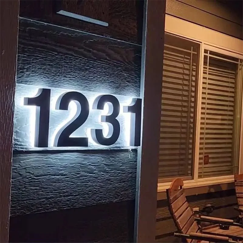 Verlicht Huisnummer LED Bord Weerbestendig Achtergrondverlichting Modern Gevelaccessoire voor Buiten en Tuin | Sansoti
