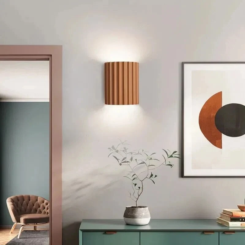 Kunststof Wandlamp met Artistiek Design Warm & Koud Licht LED Verlichtingsarmatuur voor Modern Interieur | Sansoti