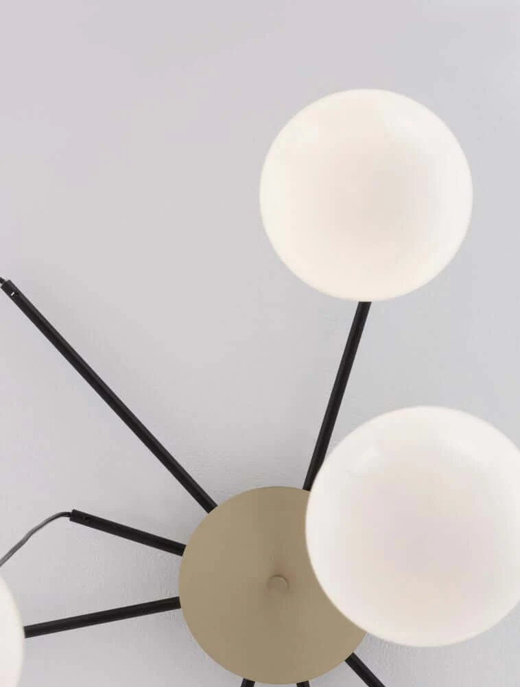 The Egg Pendelleuchte 8-flammig Ø 75cm Gold, Weiß, Schwarz