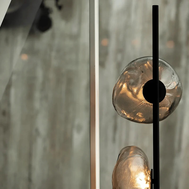 Sculptural vloerlamp met glazen kappen metalen frame moderne woonkamer slaapkamer sfeerverlichting design | Sansoti