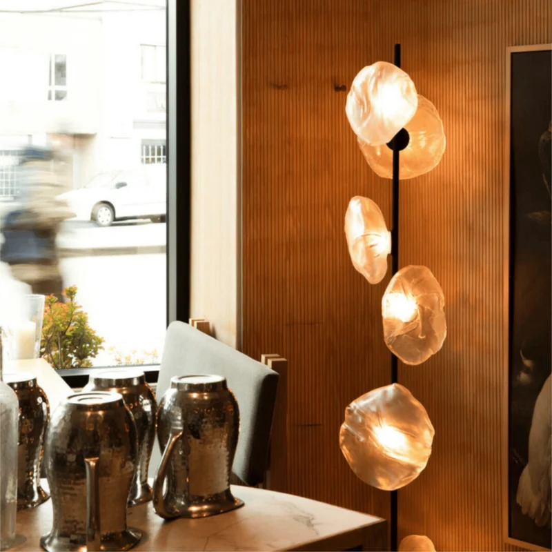 Sculptural vloerlamp met glazen kappen metalen frame moderne woonkamer slaapkamer sfeerverlichting design | Sansoti