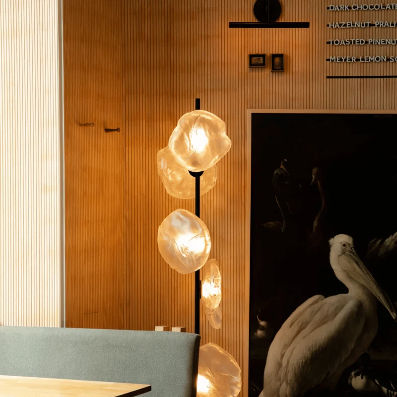 Sculptural vloerlamp met glazen kappen metalen frame moderne woonkamer slaapkamer sfeerverlichting design | Sansoti