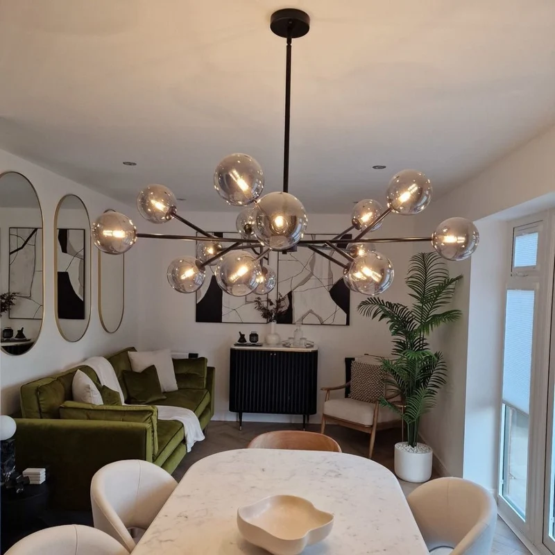 Moderne lineaire sputnik kroonluchter met 15 glazen bollen in zwart of messing – design hanglamp 112 cm | Sansoti