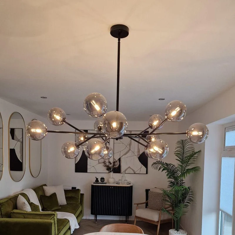 Moderne lineaire sputnik kroonluchter met 15 glazen bollen in zwart of messing – design hanglamp 112 cm | Sansoti