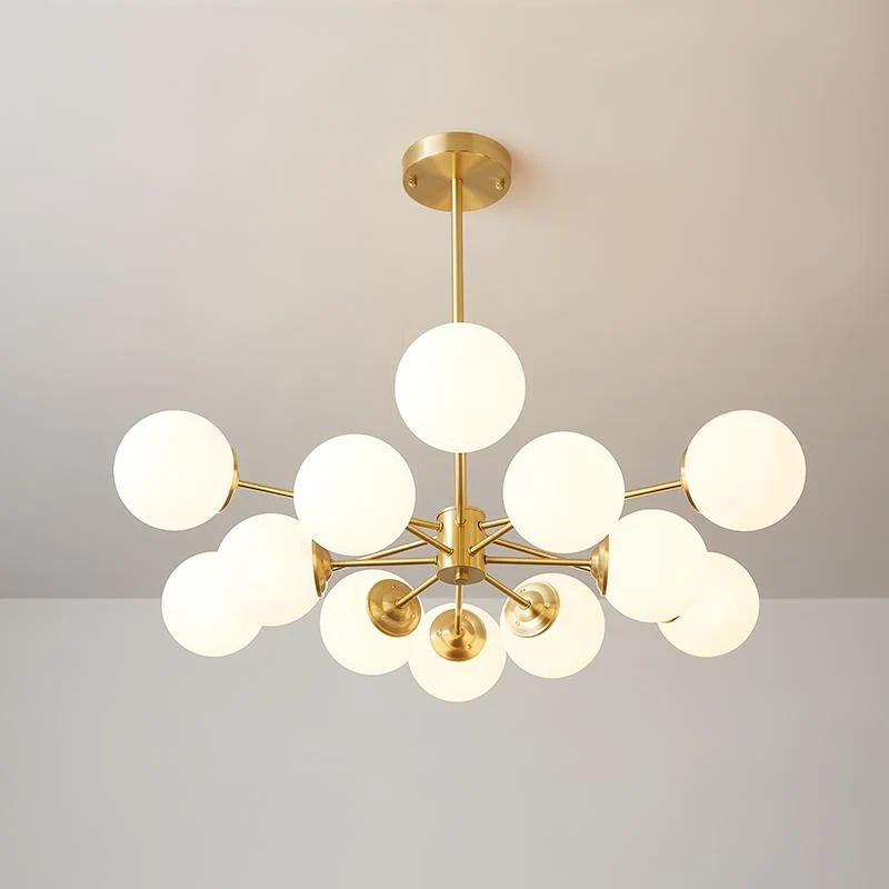 Moderne tweelaagse sputnik kroonluchter met 12 opaal glazen bollen in messing afwerking – mid century design hanglamp 90 cm | Sansoti