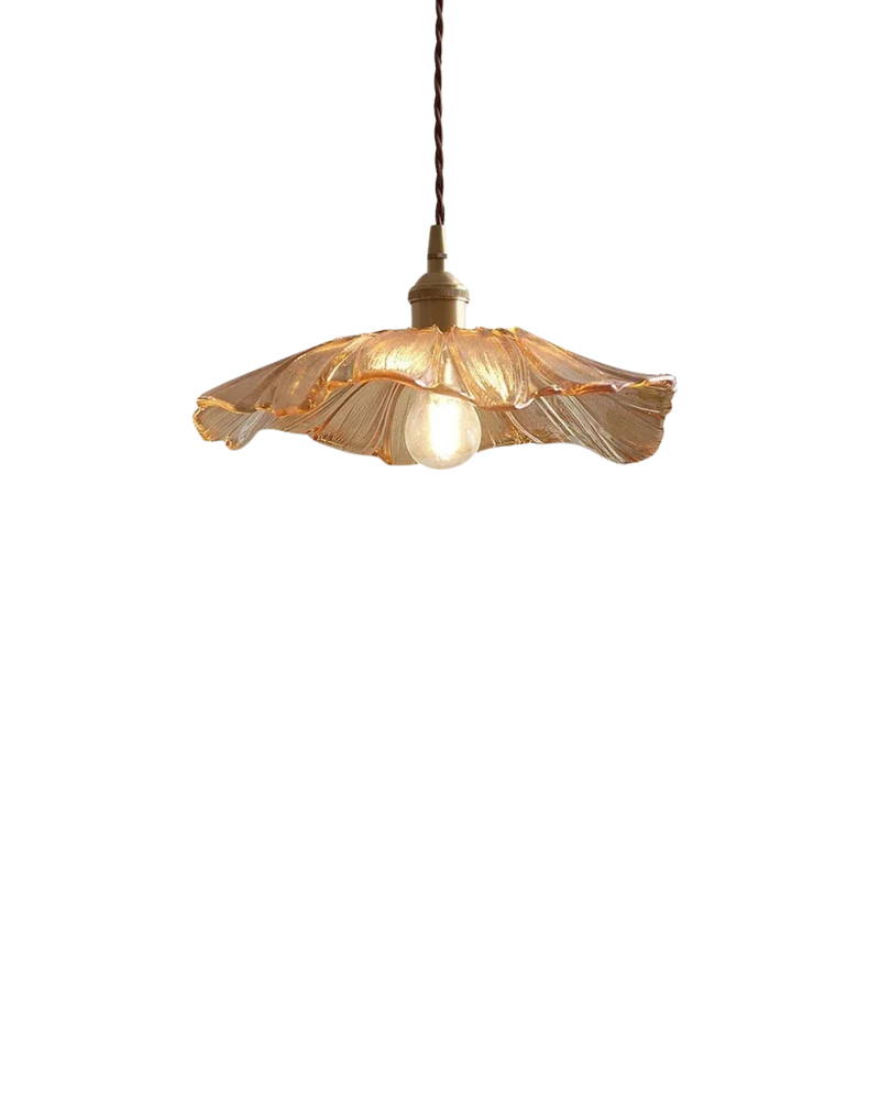 Sculpturale glazen hanglamp met messing fitting en warm licht – artistieke design plafondlamp voor eetkamer en woonkamer | Sansoti