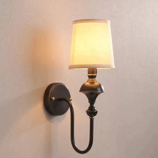 Koperen Wandlamp met Kegel Lampenkap - Enkele of Dubbele Kop - Elegant Design voor Slaapkamer en Gang | Sansoti